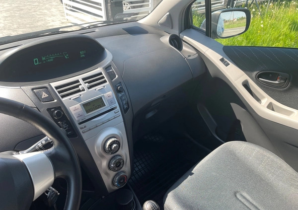 Toyota Yaris cena 18889 przebieg: 116000, rok produkcji 2007 z Puławy małe 301